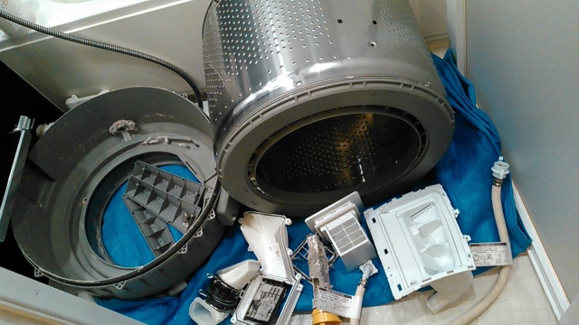 愛知県知多市朝倉町 日立製ドラム式洗濯機（ビッグドラム）分解クリーニング作業