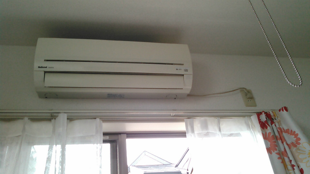愛知県あま市美和　リサイクルショップ購入エアコン取替工事作業